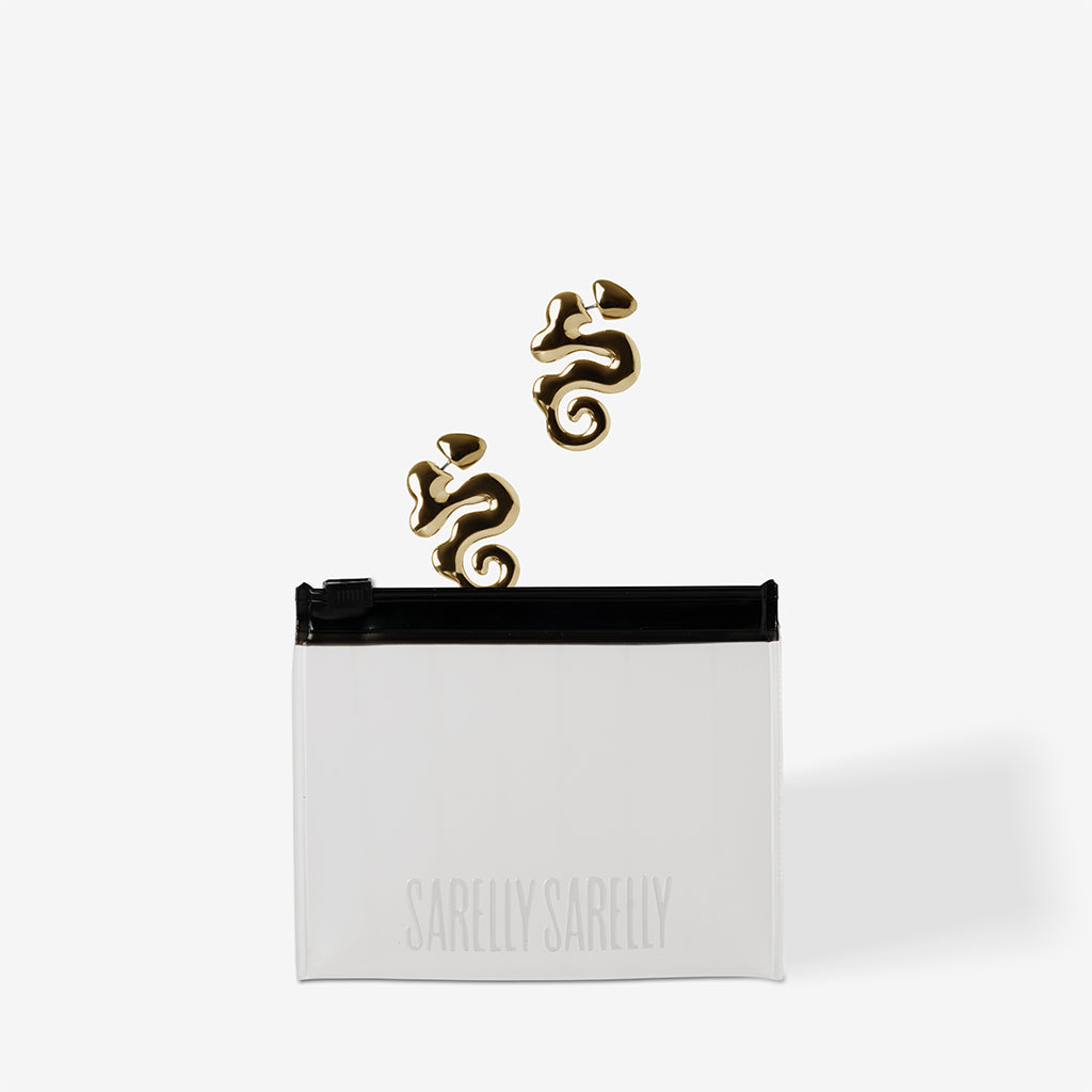 Latón dorado Par de aretes