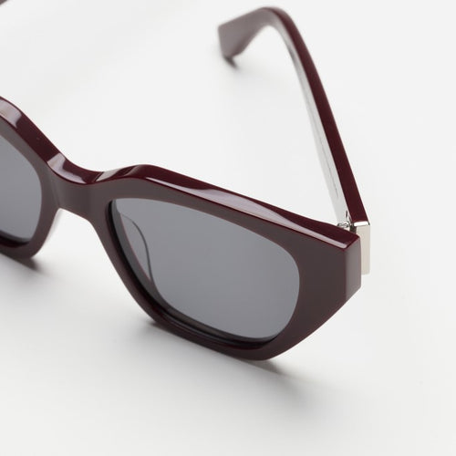 Madrid Sunglasses - Burgundy con mica negra